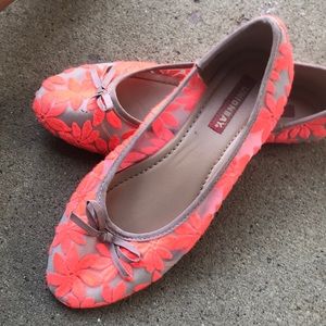 Comfortable pink flats
